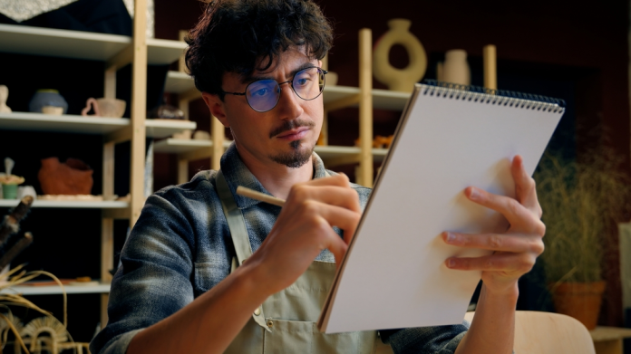 artista, dibujo El taller de dibujo permitirá observar a un artista nacional en acción. Foto: MAYA LAB / Shutterstock.