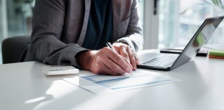 Excontador que pasó años prófugo enfrenta cargos en EE. UU. por presunto fraude fiscal. Foto La Hora: shutterstock.
