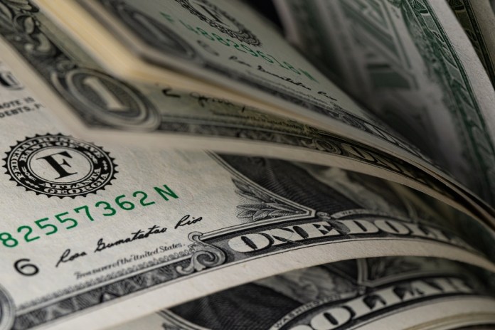Exceso de divisas ha propiciado el abaratamiento del billete verde. Foto La Hora: Shutterstock