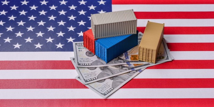 Cargo,Containers,On,The,Us,Flag,As,A,Conceptual,Backdrop Las exportaciones a EE. UU. ya tienen reglas claras y la implementación del acuerdo es vital. Foto La Hora: Shutterstock