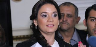 La CC rechazó una apelación al MP y PGN con la que de momento beneficia a la exdiputada Stella Alonzo para que no enfrente juicio por supuestos actos de corrupción. Foto La Hora: Archivo