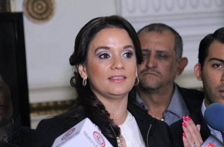 La CC rechazó una apelación al MP y PGN con la que de momento beneficia a la exdiputada Stella Alonzo para que no enfrente juicio por supuestos actos de corrupción. Foto La Hora: Archivo