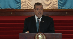 Presidente Arévalo anuncia subsidio de Q12 por galón de diésel y Q3 por galón de gasolina regular