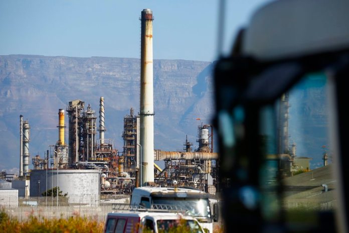 Precio del petróleo cierra en USD 78 ante anuncios de nuevas advertencias de EE. UU. a Irán. Foto Prensa Libre: EFE