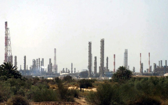 El precio del petróleo de Texas cerró este lunes en US82.6. Foto La Hora: EFE