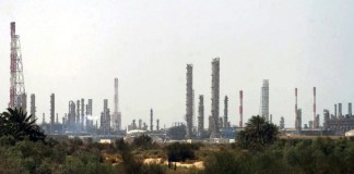El precio del petróleo de Texas cerró este lunes en US82.6. Foto La Hora: EFE