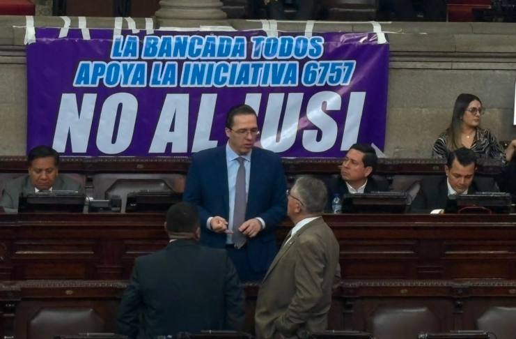 En el Congreso, se discute este miércoles las modificaciones a la Ley del IUSI. Foto La Hora: Daniel Ramírez.