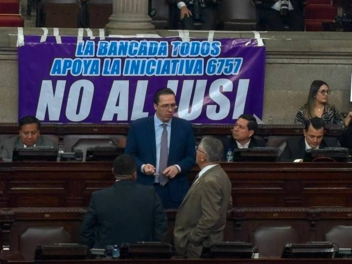 En el Congreso, se discute este miércoles las modificaciones a la Ley del IUSI. Foto La Hora: Daniel Ramírez.