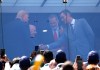 Presidente Donald Trump saluda a Felipe VI y Pedro Sánchez en el palco del MetLife El presidente Trump, el rey de España y el presidente de España, se saludaron al iniciar el encuentro. Foto La Hora: EFE