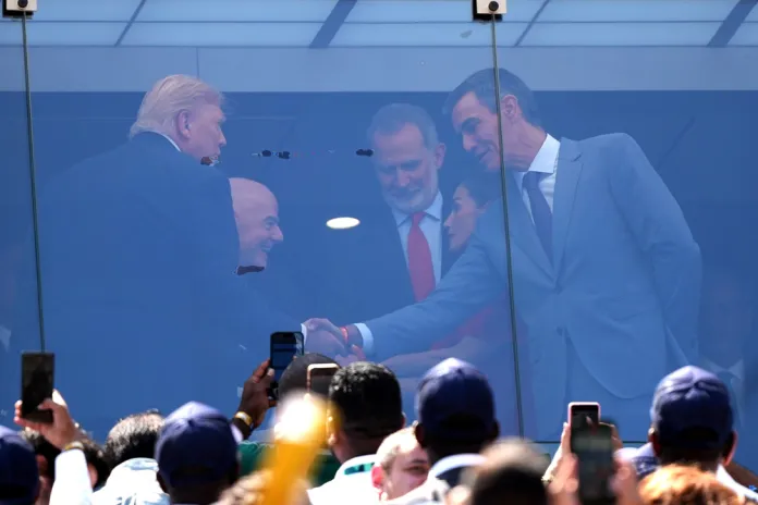 Mundial de la FIFA 2026 Final: España - Argentina El presidente Trump, el rey de España y el presidente de España, se saludaron al iniciar el encuentro. Foto La Hora: EFE