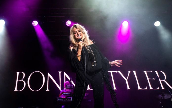 Bonnie Tyler, conocida sobre todo por su éxito 'Total Eclipse of the Heart', ha muerto a los 75 años, según un comunicado en su página web.