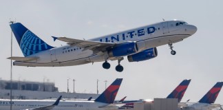 Precio de los combustibles impacta a United Airlines y asegura que coste será trasladado a los billetes de avión. Foto La Hora: EFE