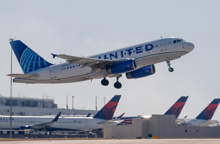 Precio de los combustibles impacta a United Airlines y asegura que coste será trasladado a los billetes de avión. Foto La Hora: EFE