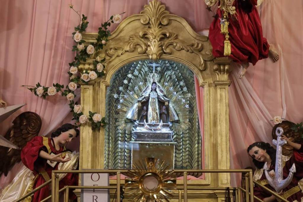La imagen de la Virgen del Carmen que según la tradición es regalo de Santa Teresa de Jesús. Foto La Hora: Daniel Ramírez