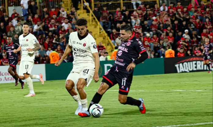 xela alajuela Xelajú MC no pudo defender el empate a cero en su visita a Costa Rica y terminó perdiendo el duelo ante la Liga Deportiva Alajuelense. Foto La Hora: Xelajú MC.