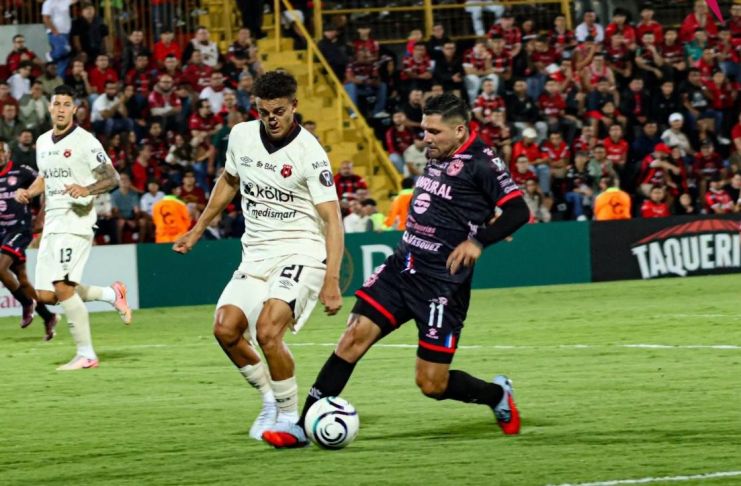 Copa Centroamericana: Xelajú cae 1-0 ante Alajuelense a pesar de dominar la primera parte Xelajú MC no pudo defender el empate a cero en su visita a Costa Rica y terminó perdiendo el duelo ante la Liga Deportiva Alajuelense. Foto La Hora: Xelajú MC.