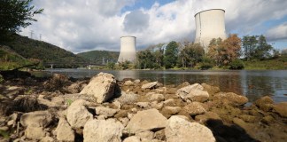 Imagen de la semana pasada de la central nuclear de Chooz y del río Mosa, cerca de Chooz, en el noreste de Francia. Foto La Hora: EFE