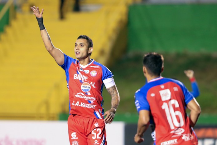 Xelajú MC derrotó 2-0 a Diriangén para seguir con vida en la Copa Centroamericana 2026.