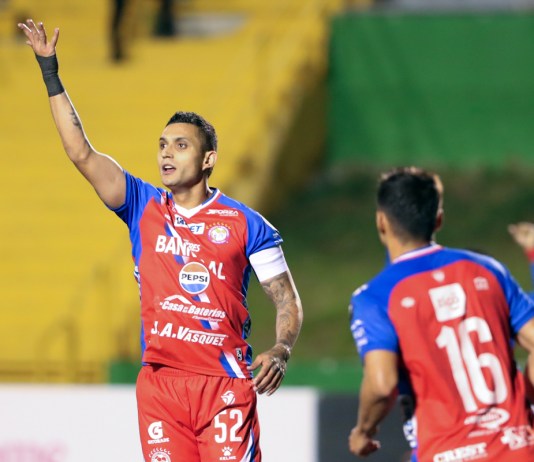 Xelajú MC derrotó 2-0 a Diriangén para seguir con vida en la Copa Centroamericana 2026.