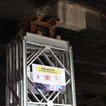 El Ministerio de Comunicaciones instaló un soporte metálico sobre el puente del Anillo Periférico, el cual presenta daños.