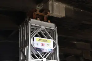 CIV Instala soporte metálico en puente del Anillo Periférico y espera iniciar evaluación la próxima semana