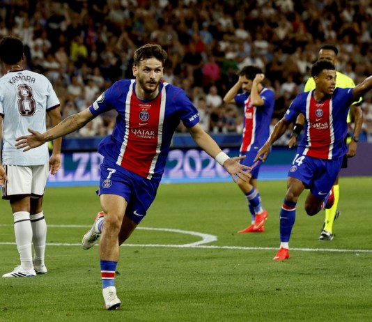 El PSG, con goles de Kvaratskhelia y Doué, derrotó al Aston Villa para convertirse en bicampeón de la Supercopa de Europa.