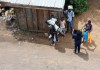 Fotografía cedida por el hondureño Brayan Sánchez tomada con su teléfono móvil que muestra la zona donde vive junto a otros sus compañeros latinos, después de ser deportados desde Estados Unidos, en Bangui (República Centroafricana). Foto La Hora: EFE