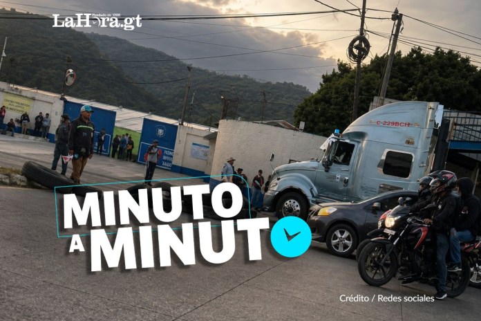 Transportistas bloquean la ruta al Pacífico en inmediaciones de Palín, Escuintla; falta de infraestructura vial el motivo. Foto La Hora: Redes Sociales