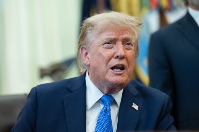 Donald Trump llamó a las empresas en Canadá que exportan a EE. UU. mudarse "inmediatamente" para evitar aranceles.