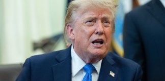 Trump llama a traslado «inmediatamente» de empresas canadienses a EE.UU. para evitar aranceles Donald Trump llamó a las empresas en Canadá que exportan a EE. UU. mudarse "inmediatamente" para evitar aranceles.