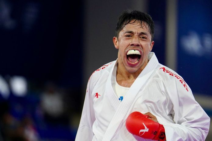 Allan Maldonado tras ganar el oro en Karate modalidad Kumite Allan Maldonado tras ganar el oro en Karate modalidad kumite. Foto La Hora: COG