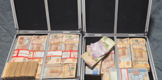 Capturado en allanamiento tenía más de Q1 millón y moneda extranjera. Foto La Hora: PNC.
