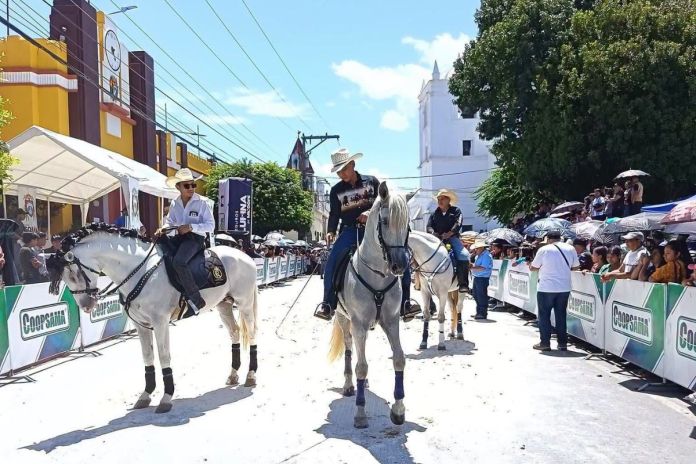PNC anuncia plan de seguridad para ferias y prohíbe armas en actividades. Foto La Hora: Desfiles hípicos Guatemala.