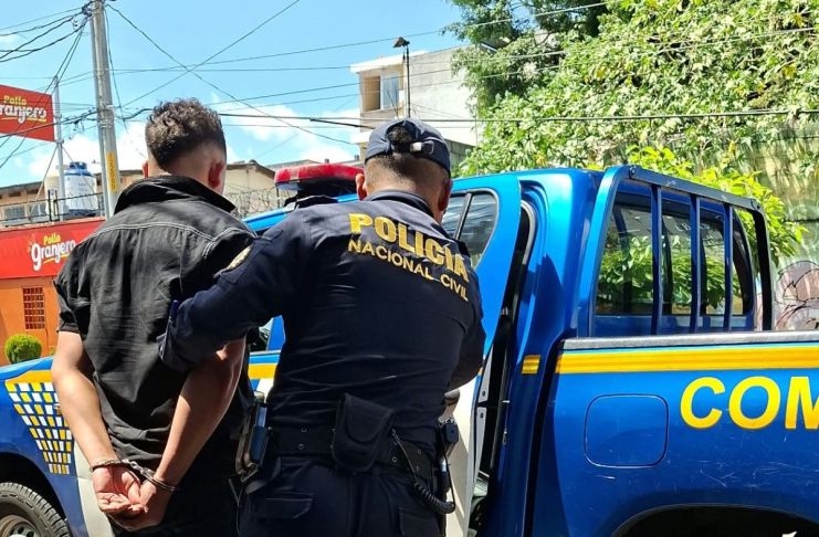 El hombre habría intentado huir y esconderse en una lavandería. Foto La Hora: PNC.