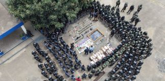Requisa en Pavón deja decomiso de miles de objetos prohibidos y presunta droga. Foto La Hora: Ejército.