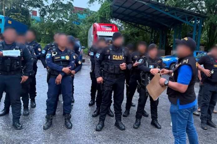 Hombre que presuntamente robaba mercadería en carretera y vaciaba cuentas de pilotos es detenido por PNC