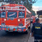 Hecho armado en zona 8 que resultó en un cierre vial que afectaría la circulación de la calzada Atanasio Tzul y el bulevar Liberación. Foto La Hora: Amílcar Montejo