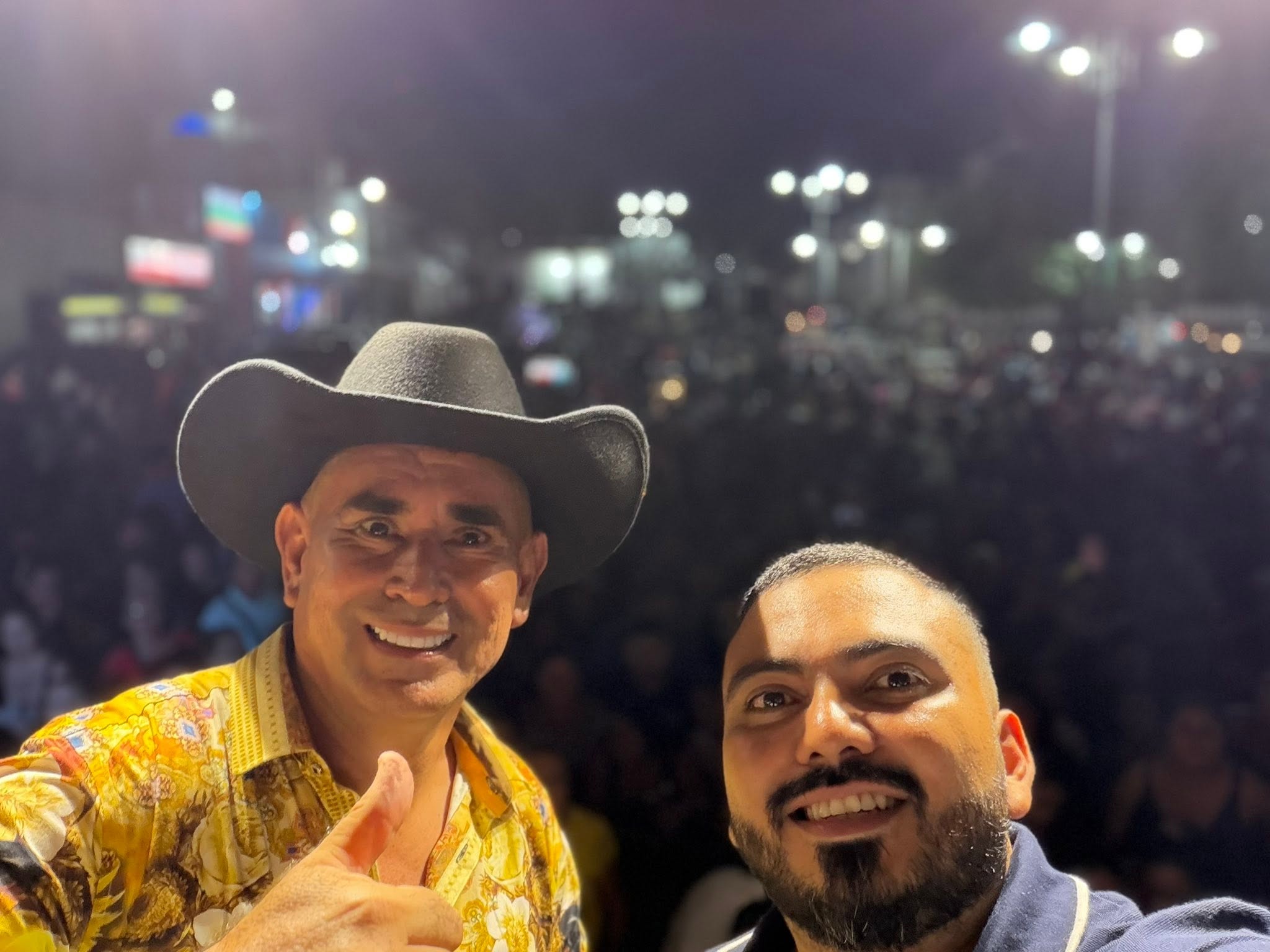 Brian Corado Cerón compartió en Facebook imágenes de una actividad realizada en mayo pasado en el parque El Calvario, en Chiquimula, junto al diputado Esduín Javier, conocido como “3 Kiebres”, y otras personas.