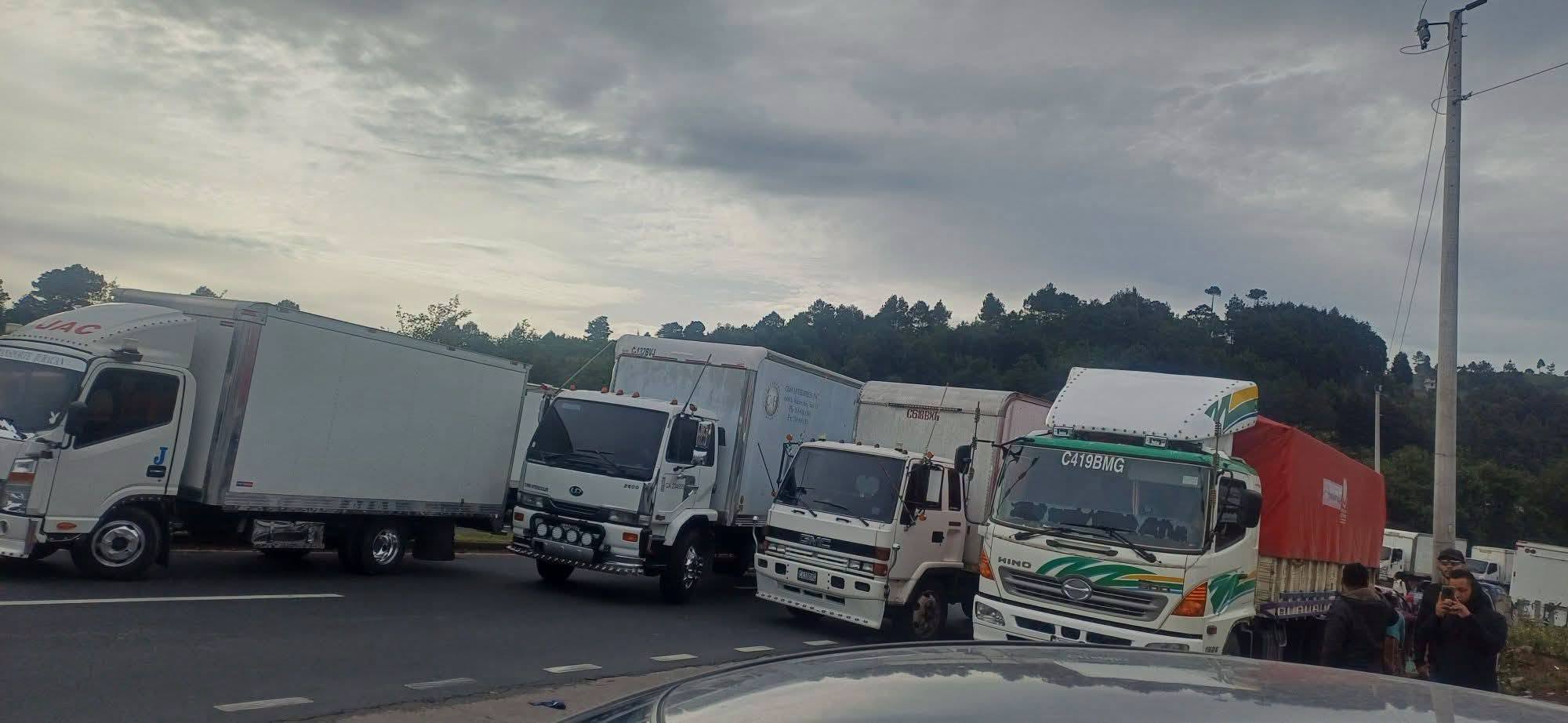 Bloqueos en Sololá. Foto La Hora: Canal 5 Sololá. 
