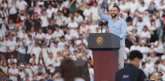 Bukele, anunció este domingo que 50 mil jóvenes salvadoreños recibirán becas universitarias durante este año