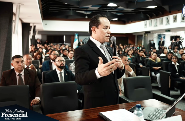 El magistrado Estuardo Cárdenas durante su audiencia ante la Corte de Constitucionalidad, donde cuestionó su traslado de la Cámara de Amparos y Antejuicios a la Cámara Civil.