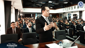 Magistrado Cárdenas planta cara ante la CC por "traslado ilegal" que lo sacó de la Cámara de Amparos