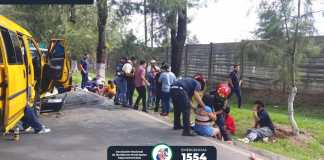 Seis personas resultan heridas tras choque entre un microbús y un automóvil en la ruta a Fraijanes Bomberos Municipales Departamentales atendieron a seis personas heridas tras un accidente entre un microbús y un vehículo sedán en el kilómetro 22 de la ruta a Fraijanes.