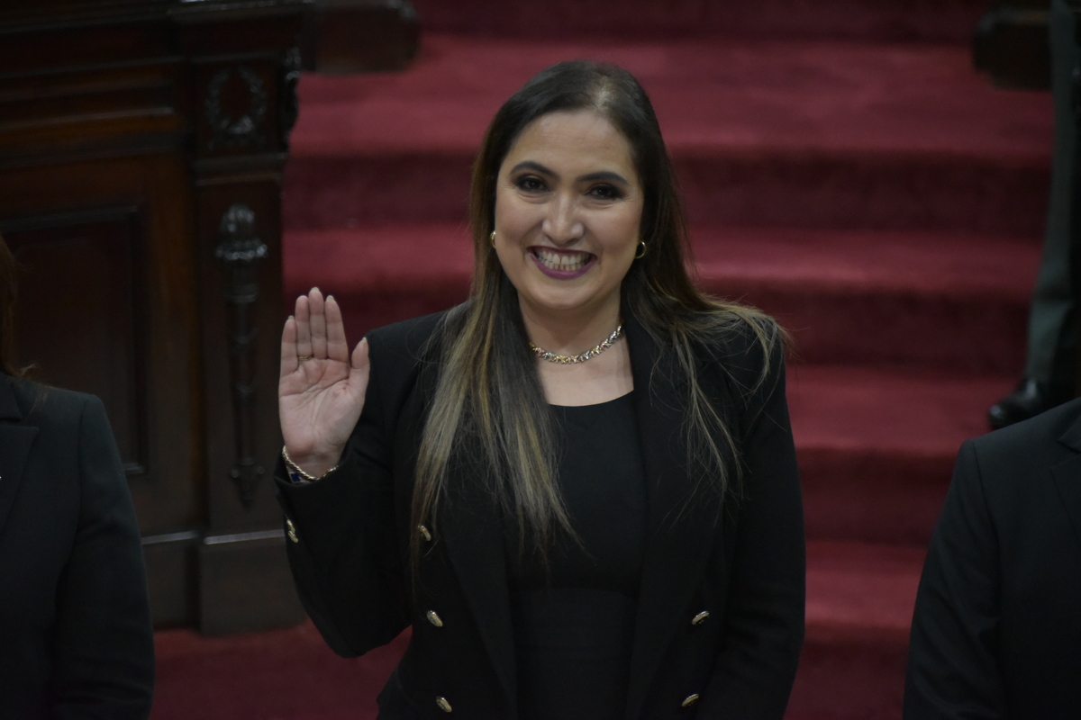 La presidenta de la Corte Suprema de Justicia, Claudia Paredes, durante su juramentación como integrante de la Comisión de Postulación de Fiscal General, en febrero pasado. Foto La Hora: José Orozco. 