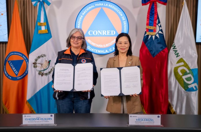 Conred Guatemala y Taiwán firman acuerdo de cooperación para implementar el “Proyecto de Fortalecimiento de la Capacidad de Gestión de Desastres en Guatemala”. Foto La Hora: Conred.