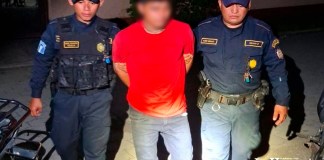 alias "Chuky", fue capturado en flagrancia por la PNC, señalado de atacar con un cuchillo a su madre en Río Bravo, Suchitepéquez. Foto: PNC.