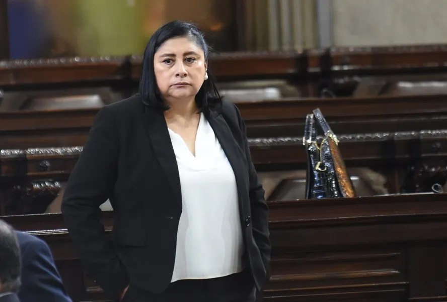La diputada Delia Bac se mantuvo al margen de dar declaraciones y declinó una entrevista a última hora. Foto La Hora: Archivo.