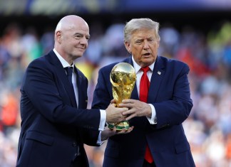 Gianni Infantino habría llamado a Donald Trump con el fin de intentar mantener su puesto como presidente de la FIFA ante la reciente polémica por su deseo de privatizar el Mundial.