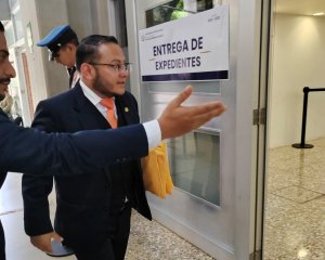 Entre los 58 aspirantes a Contralor, se postula un cercano de Giammattei y Martínez