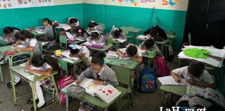 Para elevar los niveles de lectura tras la pandemia de 2020, el Ministerio de Educación lanzó la Estrategia de Nivelación de los Aprendizajes (ENA). Imagen La Hora: Francisco Altán.